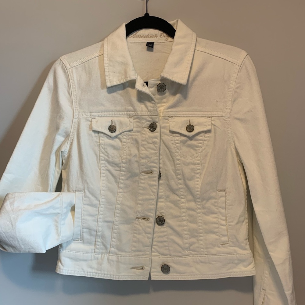 NWOT - American Eagle white jean jacket